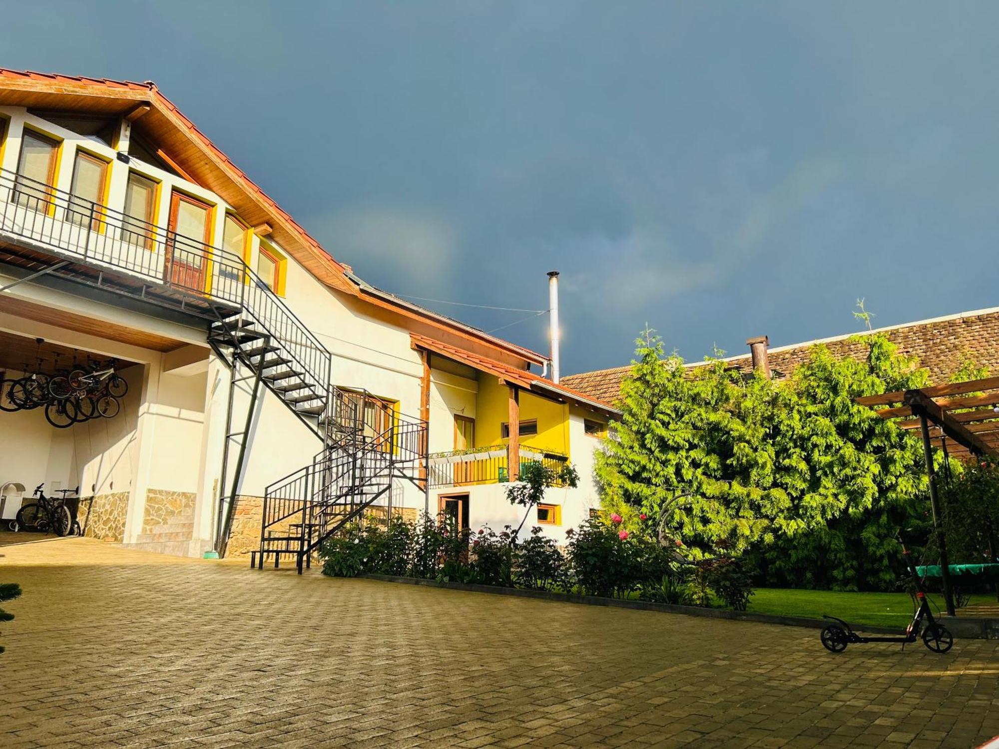 Casa "La Moara Din Gradina" Hotel Eftimie Murgu Exterior photo
